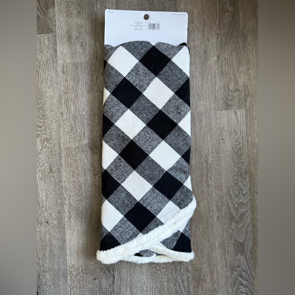 NWT Ashland Classic Black & white buffalo check tree skirt. 48” round - Picture 3 of 4